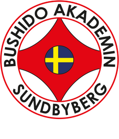 Cirkelformad logotyp med kankusymbol, svenska flaggan och föreningens namn